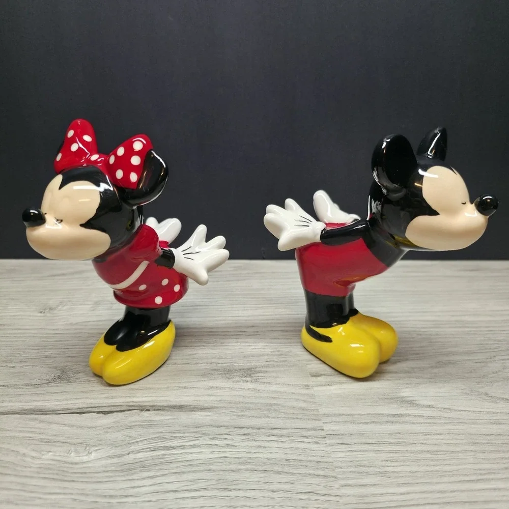 Disney Mickey & Minie Mouse - Salt & Pepper Shaker Set - Decorative - Read Descr